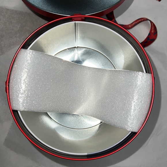 Disney Christmas Musical Popcorn Bucket Mickey and Friends - Picture 15 of 16